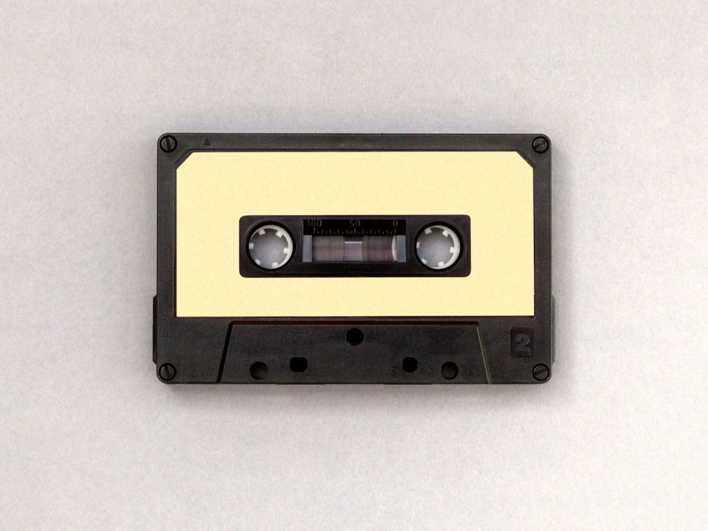 DBI: แนะนำ 4 ขั้นตอนในการเชื่อมต่อและ query ข้อมูลจาก database โดยใช้ภาษา R — ตัวอย่างการทำงานกับ Chinook&nbsp;database